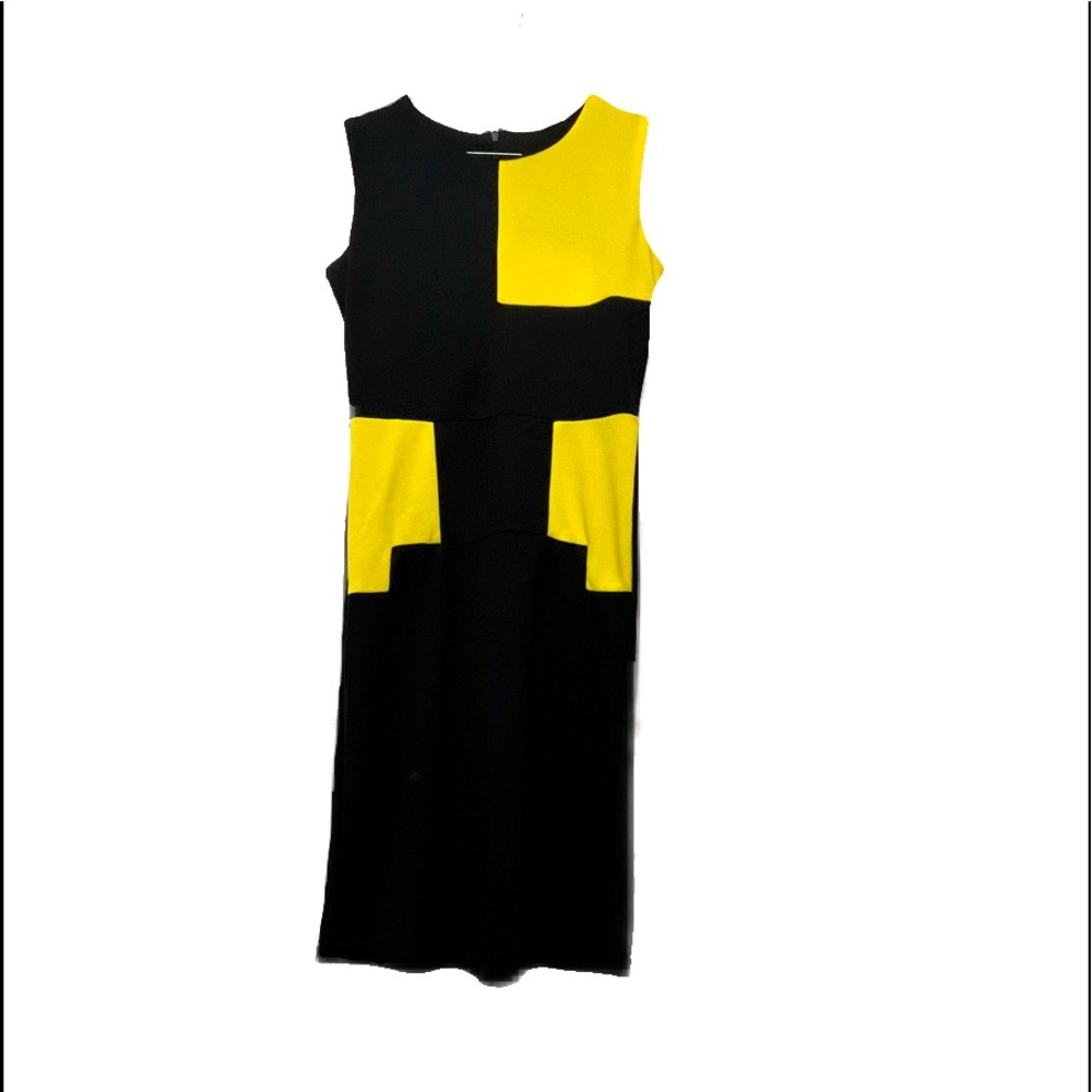 Black and yellow body-con. Stretchy material, no tags, I’m a medium.